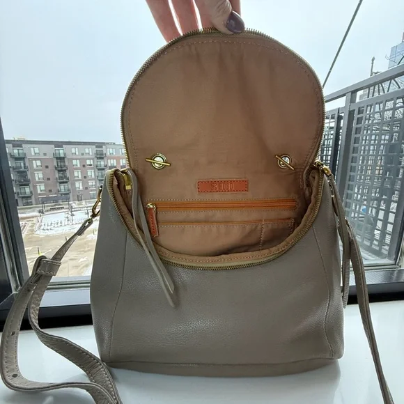 HOBO Fern Foldover Messenger bag in Pebbled Leather Taupe - Picture 8 of 13